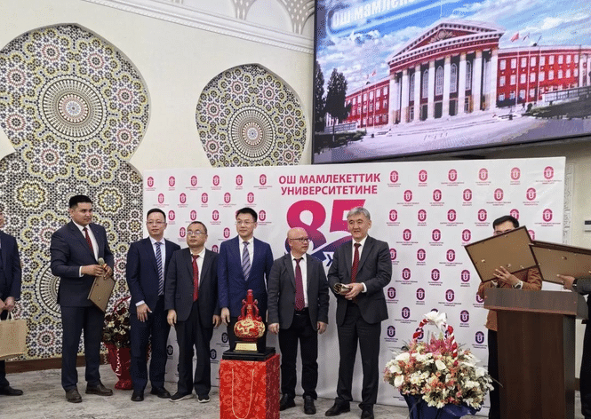 CQ9(电子集团)官方网站节能科技董事长程奎一行出席奥什国立大学85周年庆典，共话一带一路